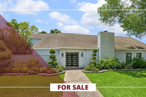 922 Crossroads Drive
